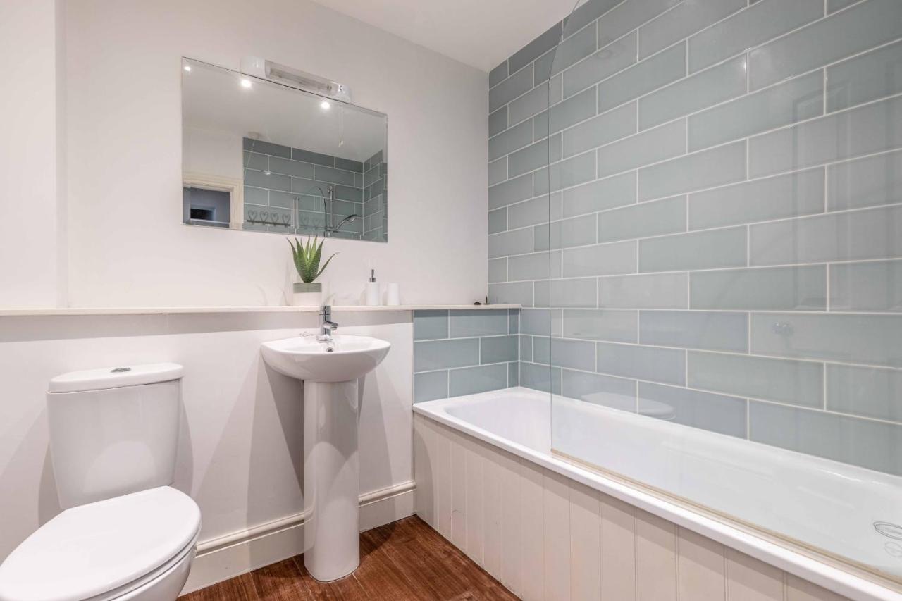 Cosy Central Windsor Apartment & Free Parking! Экстерьер фото